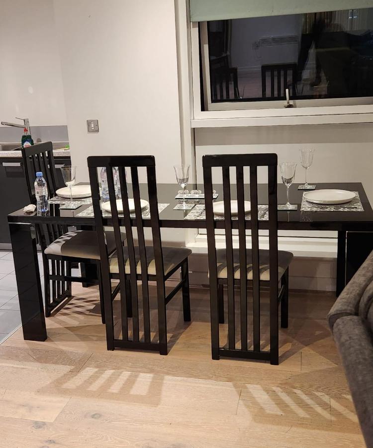 Luxury 2 Bed Apartment Excel Лондон Екстер'єр фото